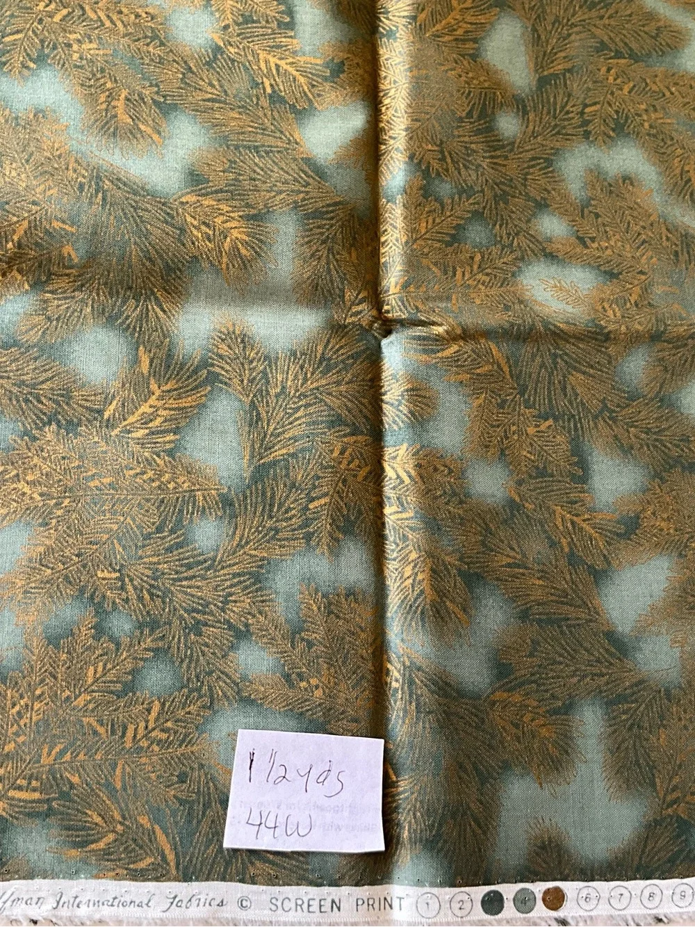 Quilting Sewing Crafts Holiday Material Lot Hoffman Fabrics Xmas Blubs Pinecones
